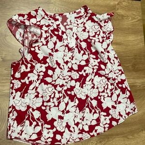 Cute floral blouse with ruffle sleeve